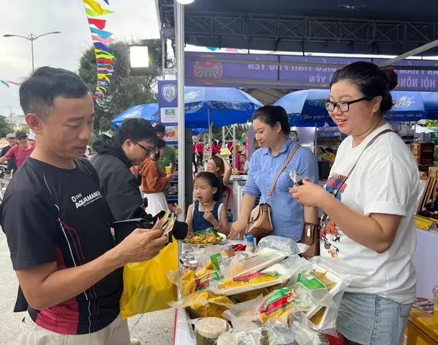 112 gian hàng tham gia Hội chợ triển lãm thương mại và du lịch Phú Yên năm 2024